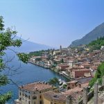 Seen & Outlets: Landschaftlich schöne Reiseroute mit Luxus-Shopping in Italien